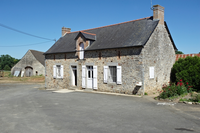 Ferme, 10 Place du Prieuré (Livré-sur-Changeon)