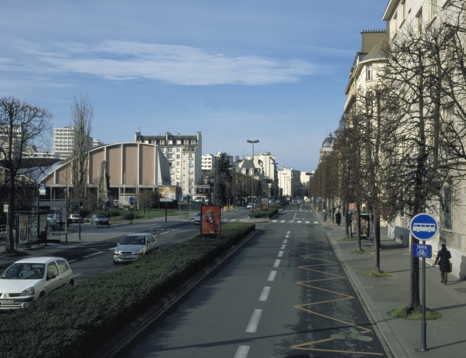 Ancien canal des Murs, puis boulevard de Kergus, dit aussi boulevard de l'Impératrice, actuellement boulevard de la Liberté (Rennes)