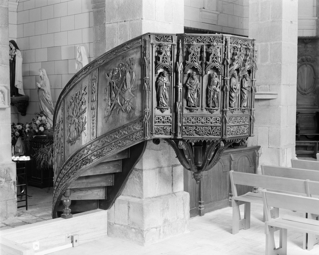 Chaire à prêcher style néo-gothique, église paroissiale Saint-Pierre, Saint-Paul (Guidel)