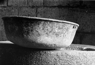 Cuvette des fonts baptismaux, église paroissiale Saint-Laurent (Maël-Pestivien)