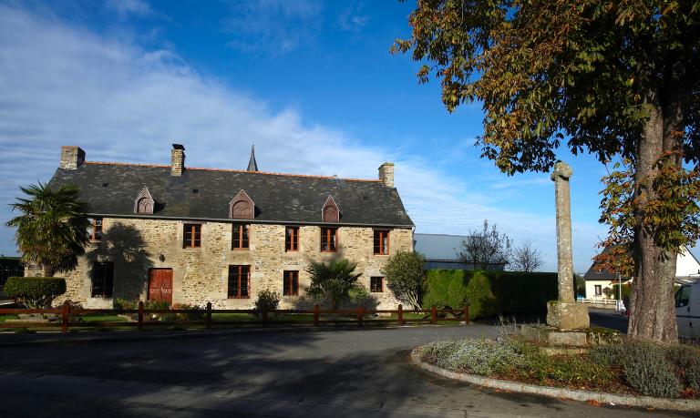 Ancien presbytère, 15 rue de la Grande Marche (Javené)