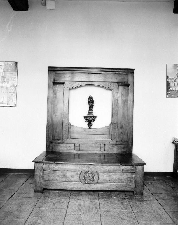 Ensemble de mobilier 1 : banc-coffre, lit clos, Maison Saint-Louis-Marie (Josselin)