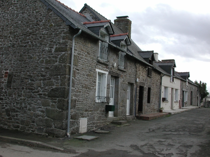 Alignement de quatre logis, le Bourg (Lourmais)