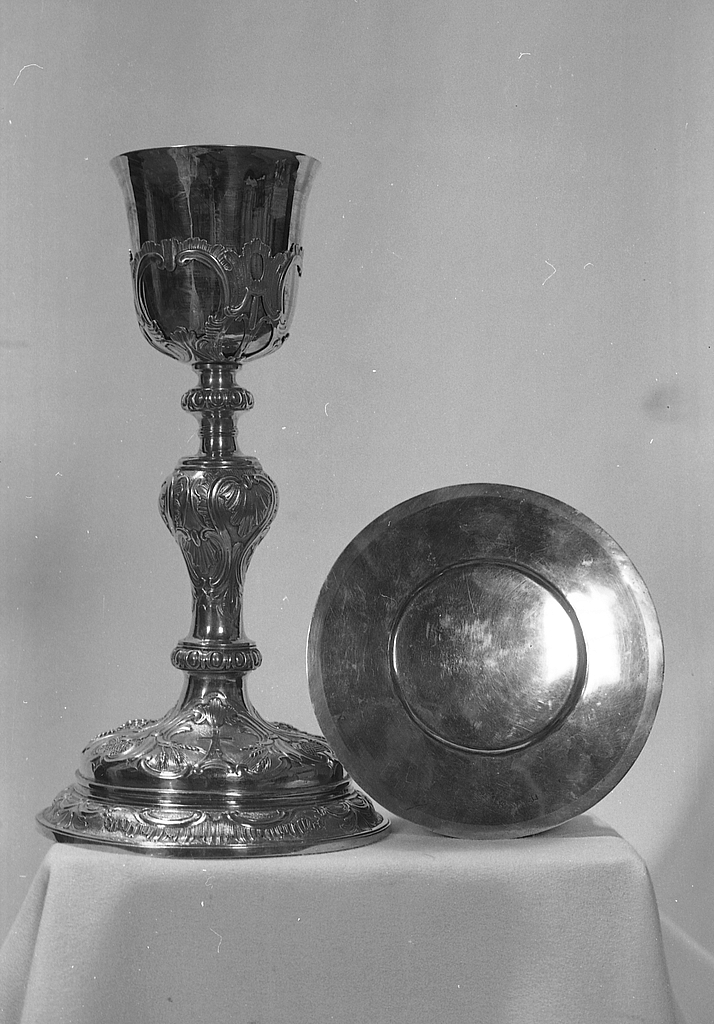 Calice, patène (1), église paroissiale Saint-Pierre-es-Liens (Plescop)