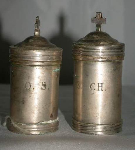 Ampoule à saint chrême et ampoule à huile des catéchumènes
