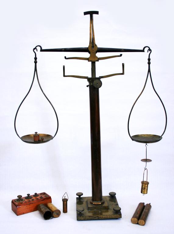 Présentation de la collection d'instruments scientifiques du lycée Émile Zola, Avenue Jean Janvier (Rennes)