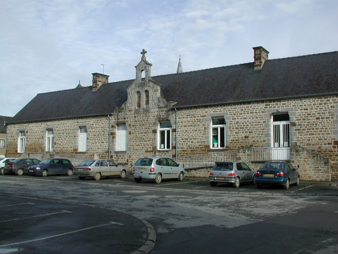 École de garçons, actuellement centre culturel et de loisirs, place Piquette (Combourg)