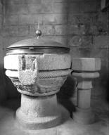 Fonts baptismaux (cuve baptismale à infusion), église paroissiale Saint-Boscat (Tréogat)