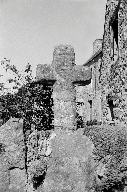 Croix de chemin de la rue Jean-Marie Le Foll (Ploubezre)