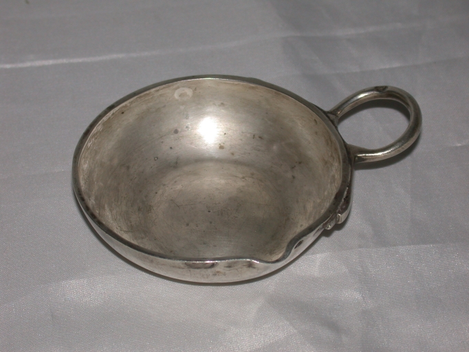 Goûte-vin utilisé comme coquille de baptême