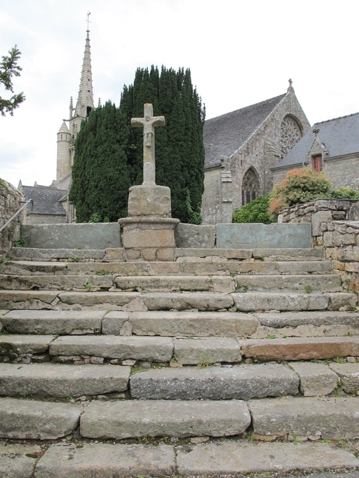 Croix du bourg (Plounévez-Moëdec)