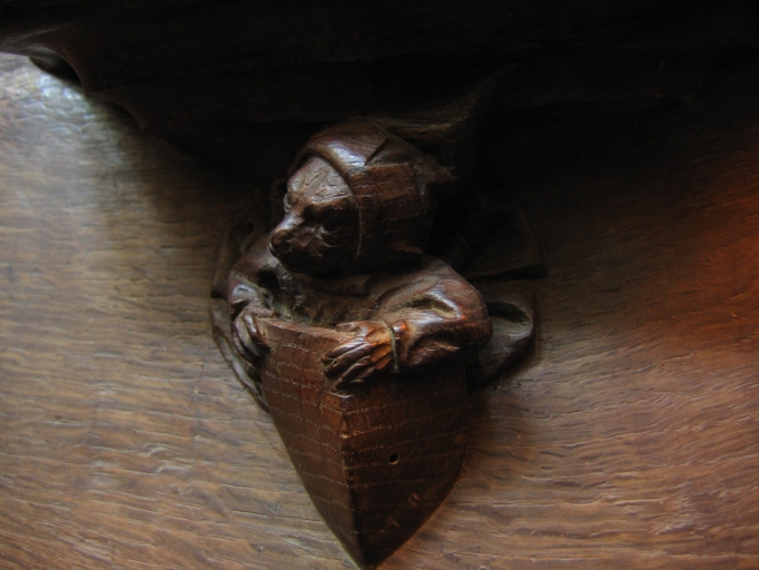 Cathédrale Saint-Paul-Aurélien : stalle 04