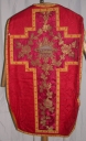 Ornement rouge 3 : chasuble, bourse de corporal, étole, manipule, voile de calice