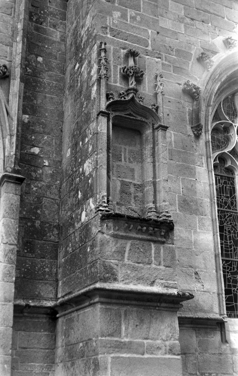 Basilique Notre-Dame-de-Paradis et ses abords, place Maréchal Foch (Hennebont)