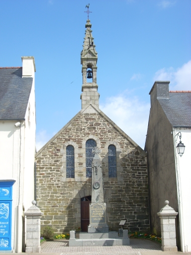 Chapelle-Neuve, place Charles De Gaulle (Pleyben)