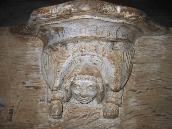 Eglise paroissiale Saint-Tugdual : stalle 04