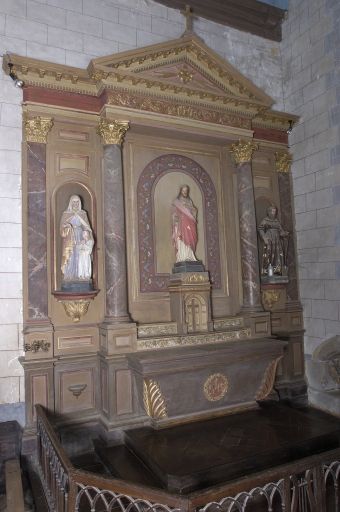 Autel, retable, tabernacle, gradins d'autel et degrés d'autel