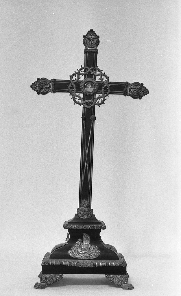 Croix-reliquaire : de la vraie Croix, église paroissiale Saint-Jacques, Saint-Philippe (Plouasne)