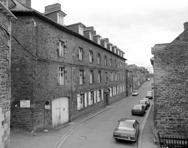 Couvent de Soeurs de Saint-Thomas de Villeneuve dit Maison de la Retraite, 2 rue du Faubourg Bertault (Bécherel)