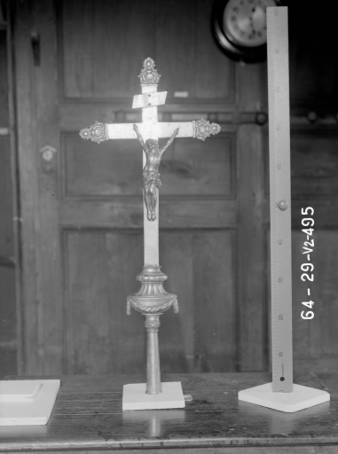 Croix de procession, église paroissiale Notre-Dame de l'Assomption (Cléden-Poher)