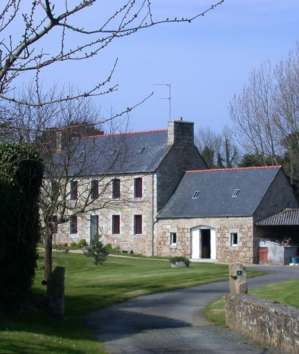 Ferme, rue Kermarquer ; allée du Rohou (Trélévern)