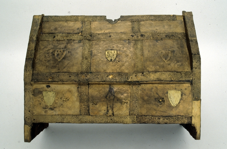 Reliquaire (châsse-reliquaire), de saint Gildas, abbaye de bénédictins Saint-Gildas, de bénédictins de la congrégation de Saint-Maur, de soeurs de la charité de Saint-Louis (Saint-Gildas-de-Rhuys)