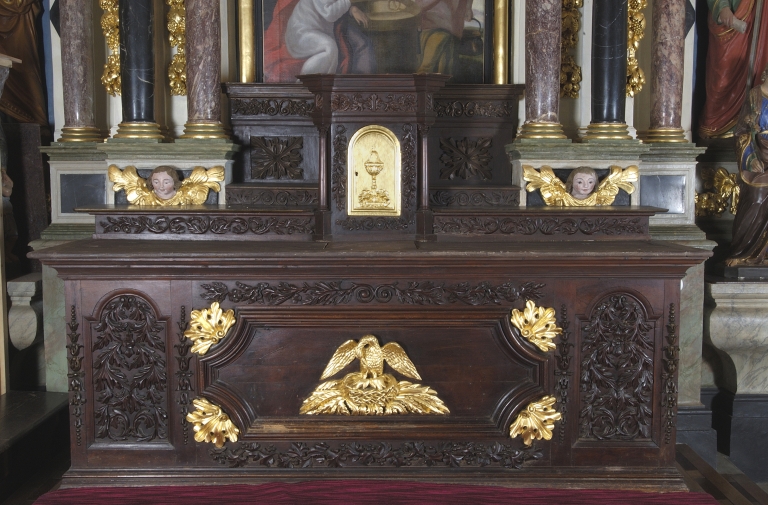 Ensemble du maître-autel : autel, tabernacle, gradin d'autel, devant d'autel, 4 degrés d'autel