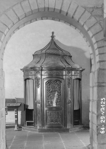 Confessionnal, église paroissiale Saint-Pierre (Carhaix-Plouguer)