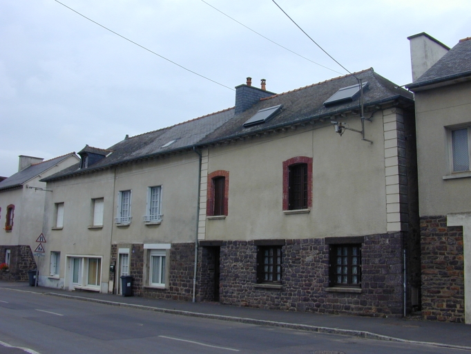 Alignement de maisons, 23-25-27 rue de Montfort (Breteil)