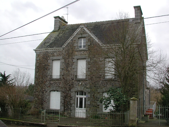 Maison, 3 rue des Ecoles, la Giolais (Dourdain)