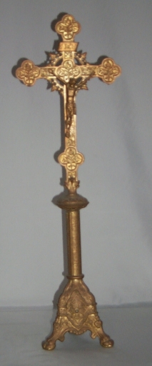 Garniture d'autel 2 : croix d'autel, 6 chandeliers d'autel