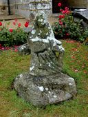 Groupe sculpté de la Vierge de Pitié et statue de saint Méen (?)