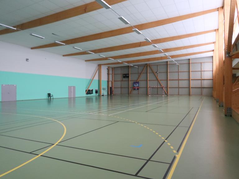 Complexe sportif "le Carpont", rue des Écoles (Louannec)