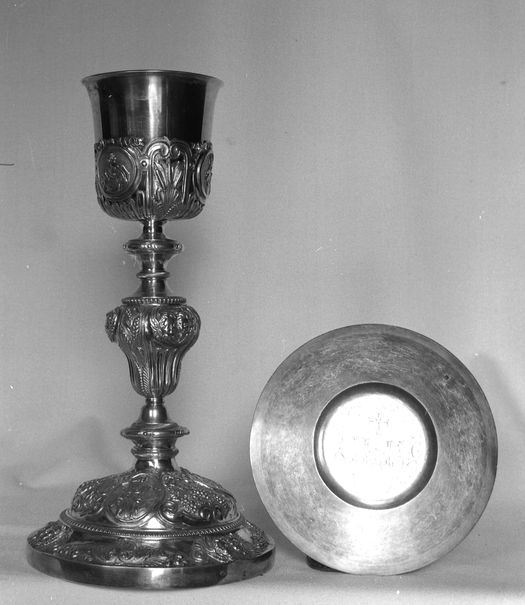 Calice, patène (2), église paroissiale Saint-Aignan (Saint-Aignan)