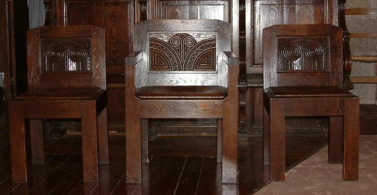 Trois chaises de célébrant
