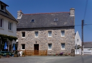 Maison, rue du Centre, la Roche-Jaune (Plouguiel)