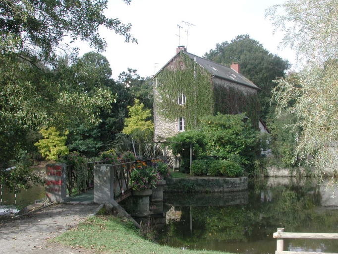 Moulin à eau, chemin du Moulin (Saint-Grégoire)