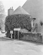 Edifice non identifié, place Monseigneur Ropert (Saint-Gildas-de-Rhuys)