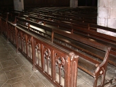 Ensemble de 144 bancs de fidèles et 6 agenouilloirs