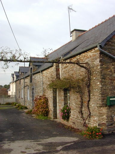 Alignement de logis, Tréabat (Sixt-sur-Aff)