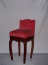 Ensemble d'une chaise de célébrant et 2 tabourets d'église