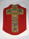 Ornement rouge 3 : chasuble, étole, manipule, bourse de corporal, voile de calice