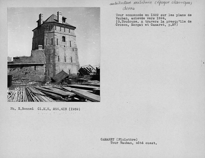 Tour Vauban : tour et batterie basse semi-circulaire, le Sillon, Anse de Camaret (Camaret-sur-Mer)