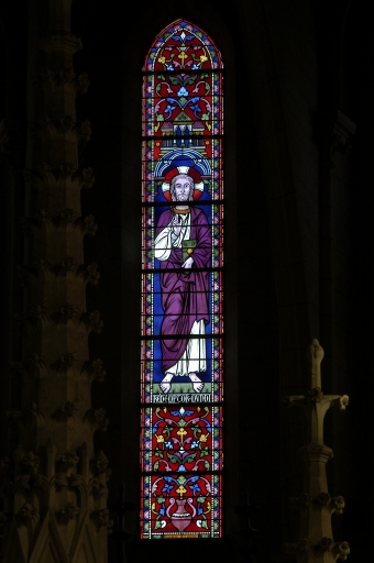 Ensemble des 3 verrières à personnages des baies 100 à 102 : Christ rédempteur, Saint Pierre, Saint Paul