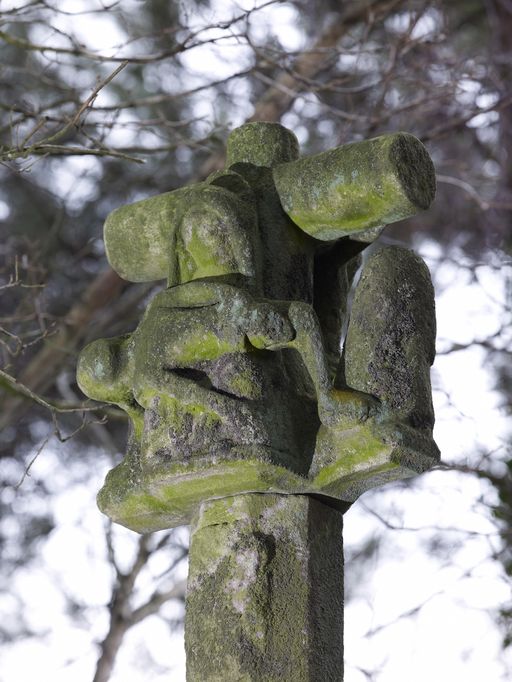 Croix de chemin, dite Croix du Fût, au sud de la Touche (Saint-Marcel)
