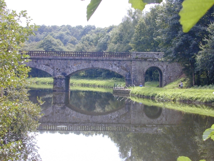 Pont de chemin de fer du Strat, près du Strat (Pluméliau fusionnée en Pluméliau-Bieuzy en 2019)