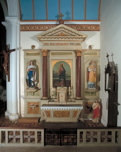 Ensemble de l'autel secondaire sud : degré d'autel, autel, 2 gradins d'autel, tabernacle, retable