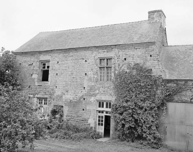 Manoir, aujourd'hui dépendance de ferme, Quelneuf (Lanouée fusionnée en Forges de Lanouée en 2019)