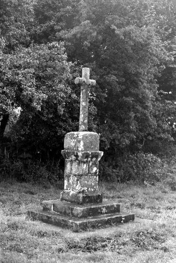 Croix de Chemin, Kerhello (Lanrivain)