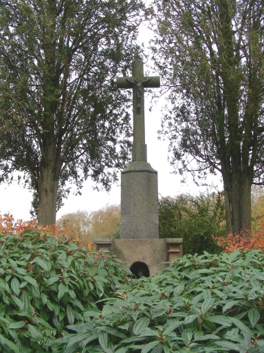 Croix de chemin, près de la rue de la Libération (Miniac-Morvan)